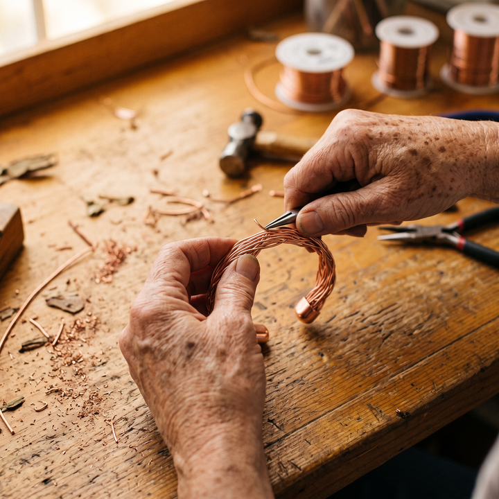 Bracelet manchette en cuivre Elm de Chloé – vue 3