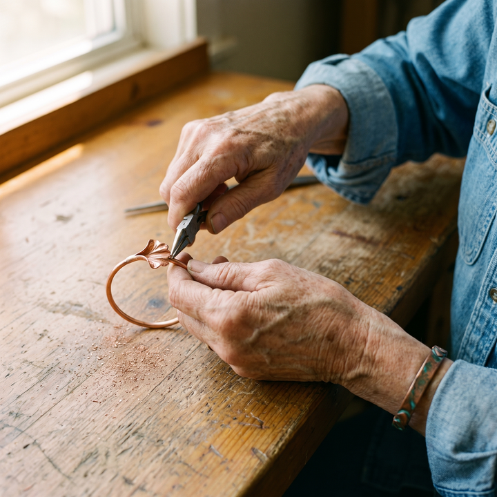 Bracelet en cuivre Shell de Chloé – vue 4